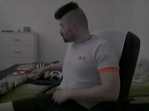 Snapshot of Hkl95555 chatting on 10-16-25, 11:50 Hkl95555 online show from 10-16-25, 11:50