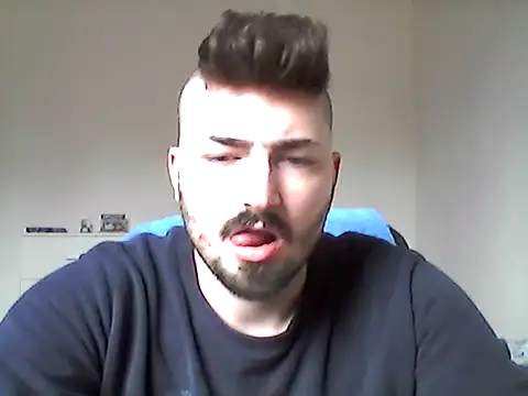 Snapshot of Hkl95555 chatting on 10-26-25, 02:01 Hkl95555 online show from 10-26-25, 02:01