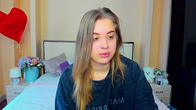 Snapshot of AlexissM chatting on 10-12-25, 06:56 AlexissM online show from 10-12-25, 06:56