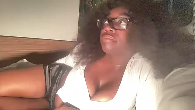 Snapshot of AveryJ99 chatting on 03-22-25, 01:00 AveryJ99 online show from 03-22-25, 01:00