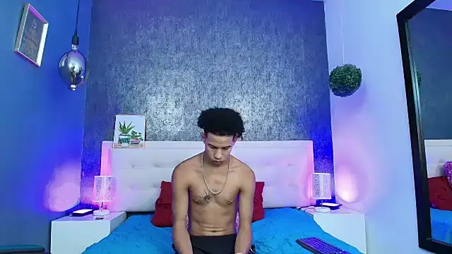 Snapshot of Erick_Zhimerman chatting on 03-21-25, 04:06 Erick Zhimerman online show from 03-21-25, 04:06