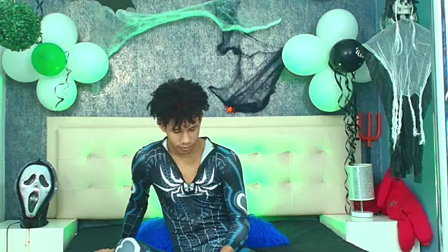 Snapshot of Erick_Zhimerman chatting on 10-30-25, 04:03 Erick Zhimerman online show from 10-30-25, 04:03