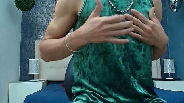 Snapshot of Erick_Zhimerman chatting on 01-12-26, 04:18 Erick Zhimerman online show from 01-12-26, 04:18