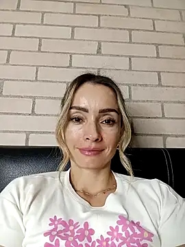 Snapshot of Loly_Horny chatting on 04-09-26, 01:05 Loly Horny online show from 04-09-26, 01:05