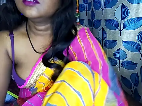 Snapshot of Muktha chatting on 02-12-25, 01:06 Muktha online show from 02-12-25, 01:06