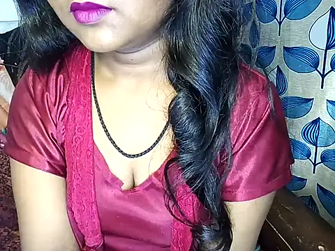 Snapshot of Muktha chatting on 02-13-25, 02:20 Muktha online show from 02-13-25, 02:20