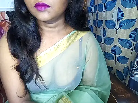 Snapshot of Muktha chatting on 02-15-25, 04:01 Muktha online show from 02-15-25, 04:01