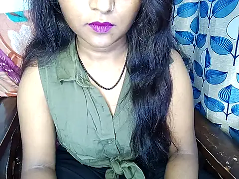 Snapshot of Muktha chatting on 02-28-25, 03:04 Muktha online show from 02-28-25, 03:04