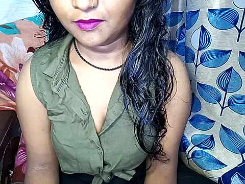 Snapshot of Muktha chatting on 03-11-25, 06:19 Muktha online show from 03-11-25, 06:19