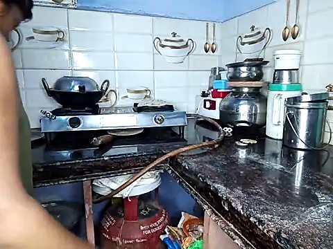 Snapshot of Muktha chatting on 09-11-25, 03:12 Muktha online show from 09-11-25, 03:12