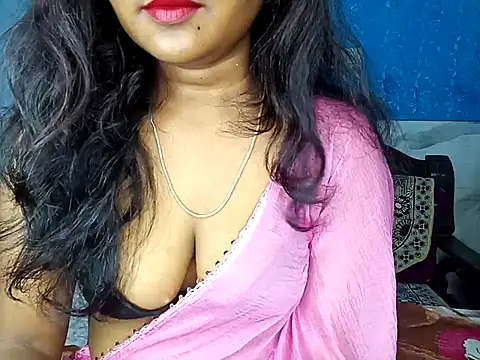Snapshot of Muktha chatting on 09-13-25, 05:46 Muktha online show from 09-13-25, 05:46