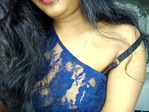 Snapshot of Muktha chatting on 10-15-25, 04:51 Muktha online show from 10-15-25, 04:51