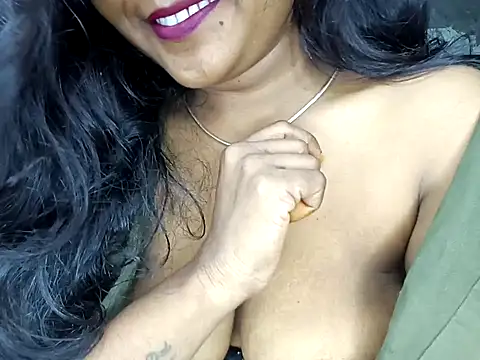 Snapshot of Muktha chatting on 10-17-25, 02:37 Muktha online show from 10-17-25, 02:37