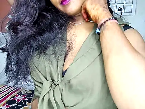 Snapshot of Muktha chatting on 10-19-25, 05:08 Muktha online show from 10-19-25, 05:08