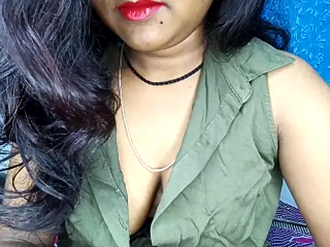 Snapshot of Muktha chatting on 11-17-25, 02:39 Muktha online show from 11-17-25, 02:39