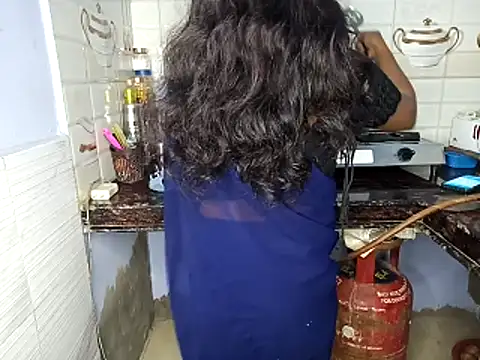 Snapshot of Muktha chatting on 11-22-25, 02:27 Muktha online show from 11-22-25, 02:27