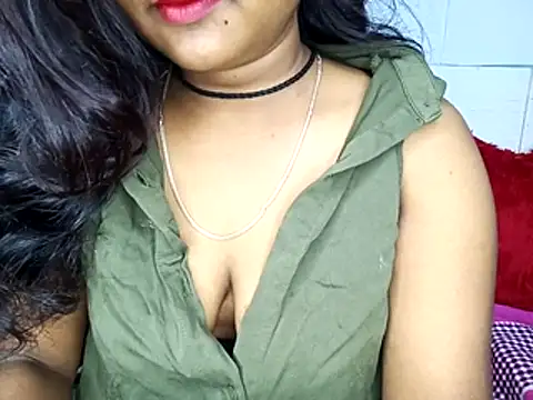 Snapshot of Muktha chatting on 11-24-25, 04:01 Muktha online show from 11-24-25, 04:01