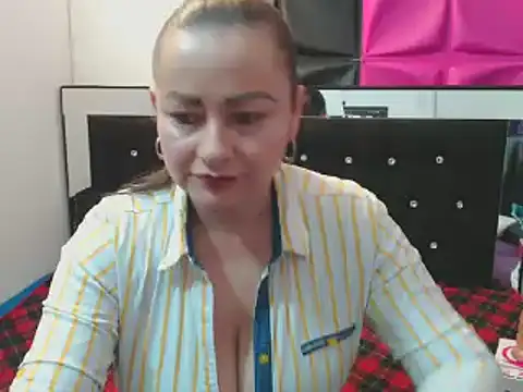 ScarletGlow1 online show from 01-20-25, 03:18