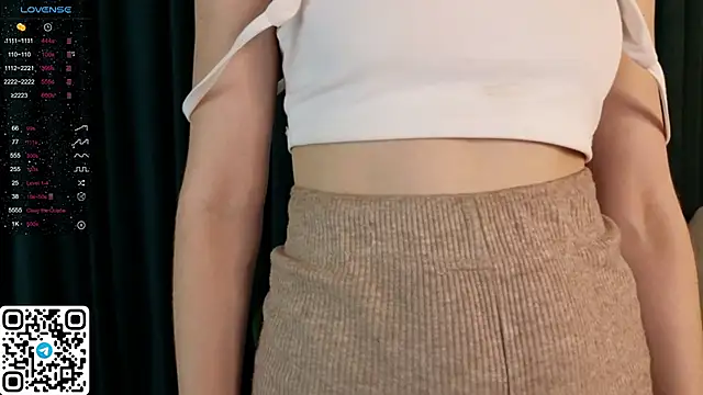 Snapshot of ElswythDecoursey chatting on 01-06-25, 12:05 ElswythDecoursey online show from 01-06-25, 12:05