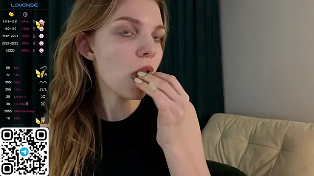 Snapshot of ElswythDecoursey chatting on 01-06-25, 08:07 ElswythDecoursey online show from 01-06-25, 08:07