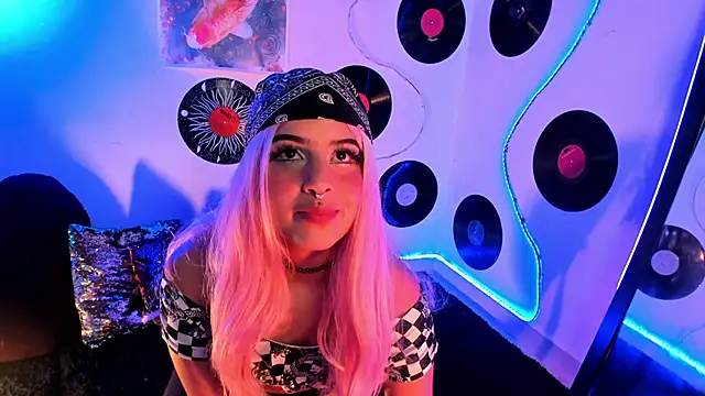  dahian14  online show from 03-10-25, 05:22