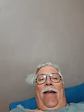 Snapshot of NawtyB1965 chatting on 10-22-25, 03:18 NawtyB1965 online show from 10-22-25, 03:18