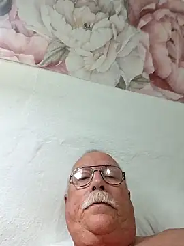 Snapshot of NawtyB1965 chatting on 06-09-26, 04:35 NawtyB1965 online show from 06-09-26, 04:35