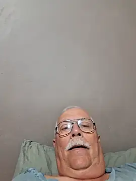 Snapshot of NawtyB1965 chatting on 06-10-26, 04:01 NawtyB1965 online show from 06-10-26, 04:01