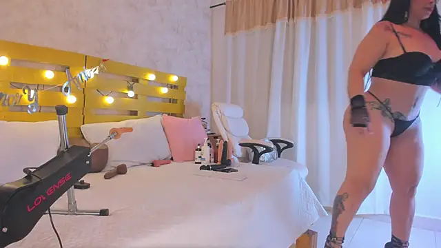 Snapshot of Rubi_Love_ chatting on 09-26-25, 03:21 Rubi Love online show from 09-26-25, 03:21