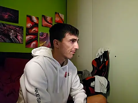 Snapshot of MASTERBULLY chatting on 09-10-25, 11:49 MASTERBULLY online show from 09-10-25, 11:49