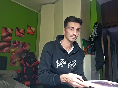 Snapshot of MASTERBULLY chatting on 10-04-25, 10:08 MASTERBULLY online show from 10-04-25, 10:08