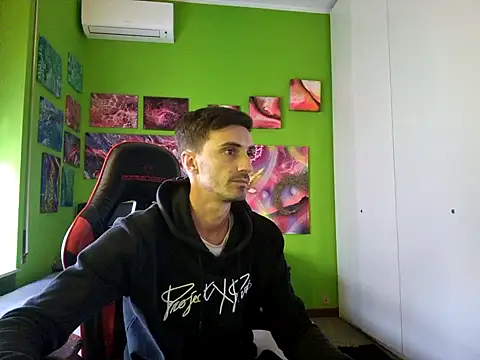 Snapshot of MASTERBULLY chatting on 10-05-25, 01:53 MASTERBULLY online show from 10-05-25, 01:53