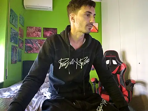 Snapshot of MASTERBULLY chatting on 10-06-25, 11:18 MASTERBULLY online show from 10-06-25, 11:18