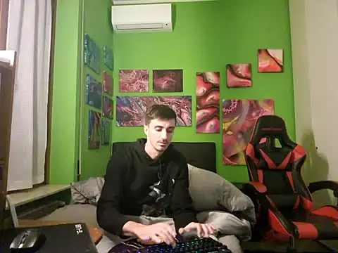 Snapshot of MASTERBULLY chatting on 10-06-25, 11:24 MASTERBULLY online show from 10-06-25, 11:24