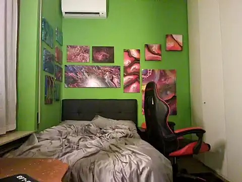 Snapshot of MASTERBULLY chatting on 10-09-25, 10:08 MASTERBULLY online show from 10-09-25, 10:08