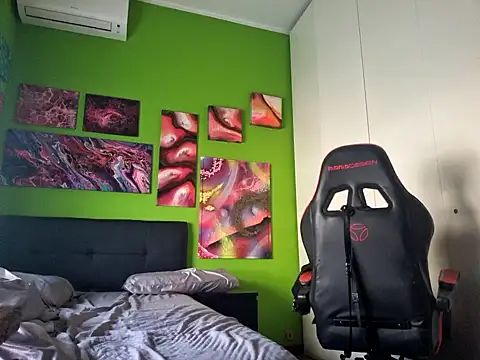 Snapshot of MASTERBULLY chatting on 10-10-25, 10:14 MASTERBULLY online show from 10-10-25, 10:14