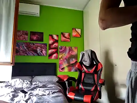 Snapshot of MASTERBULLY chatting on 10-12-25, 02:38 MASTERBULLY online show from 10-12-25, 02:38