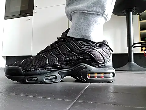 Snapshot of MASTERBULLY chatting on 10-13-25, 12:49 MASTERBULLY online show from 10-13-25, 12:49