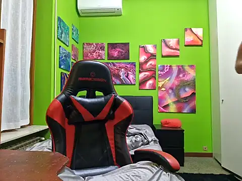 Snapshot of MASTERBULLY chatting on 10-14-25, 10:43 MASTERBULLY online show from 10-14-25, 10:43