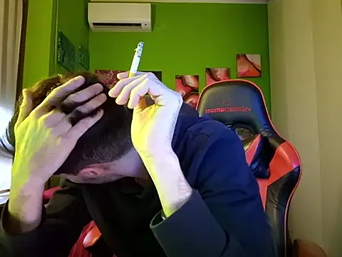 Snapshot of MASTERBULLY chatting on 11-21-25, 02:16 MASTERBULLY online show from 11-21-25, 02:16