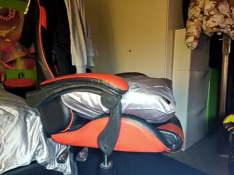 Snapshot of MASTERBULLY chatting on 11-29-25, 01:41 MASTERBULLY online show from 11-29-25, 01:41