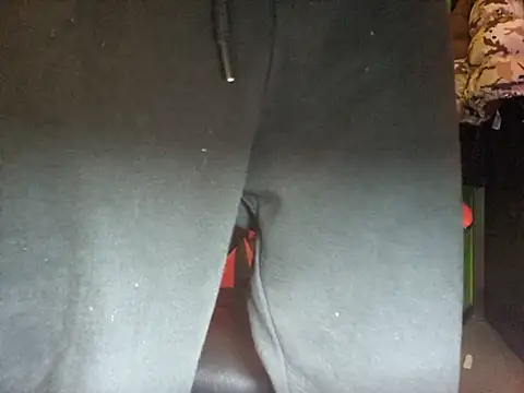 Snapshot of MASTERBULLY chatting on 12-04-25, 10:40 MASTERBULLY online show from 12-04-25, 10:40