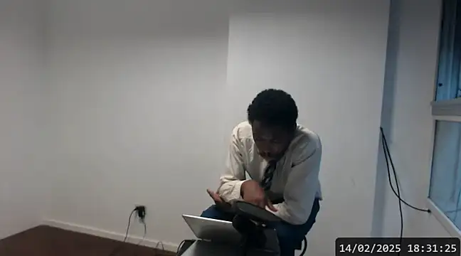 Snapshot of Mastertopdome chatting on 02-14-25, 09:32 Mastertopdome online show from 02-14-25, 09:32