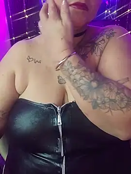 Snapshot of Ivonnee__ chatting on 06-26-26, 11:25 Ivonnee online show from 06-26-26, 11:25