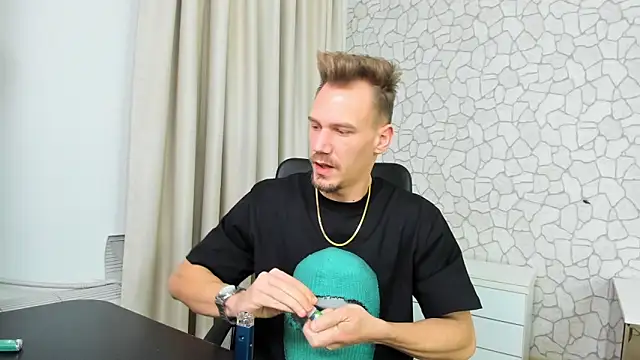 MateoBenjaminX online show from 01-26-25, 07:20