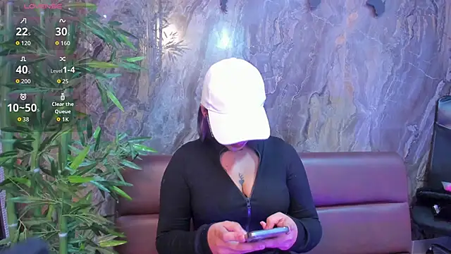 Alahia Dangelo online show from 11-17-25, 05:30