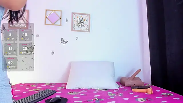 Snapshot of EmmaRogers chatting on 11-05-25, 01:11 EmmaRogers online show from 11-05-25, 01:11