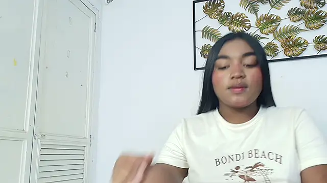 Snapshot of kayna_gomez chatting on 10-17-25, 08:22 kayna gomez online show from 10-17-25, 08:22