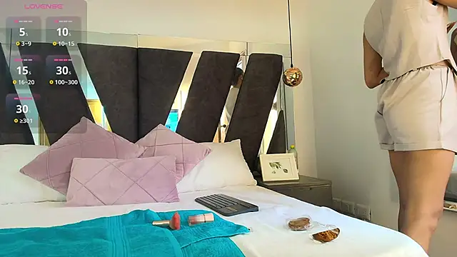 Milkdulce1 online show from 09-11-25, 12:49