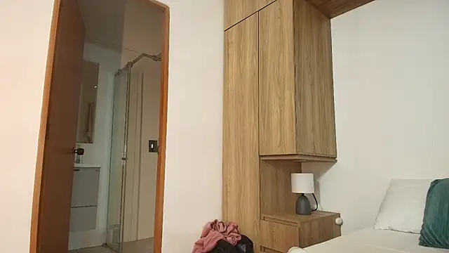 Milkdulce1 online show from 10-07-25, 07:55